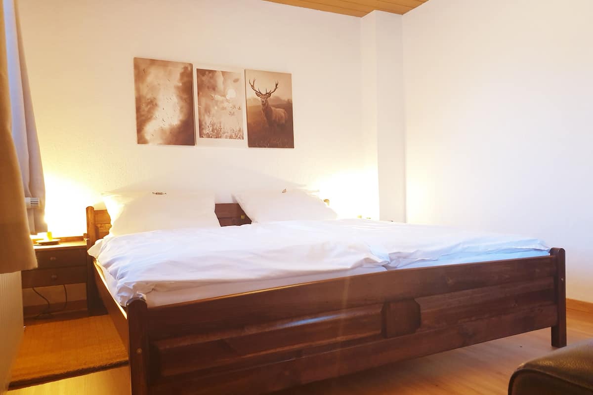 2 camere, con arredamento individuale, tende oscuranti