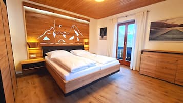 2 bedrooms, individually furnished, blackout curtains
