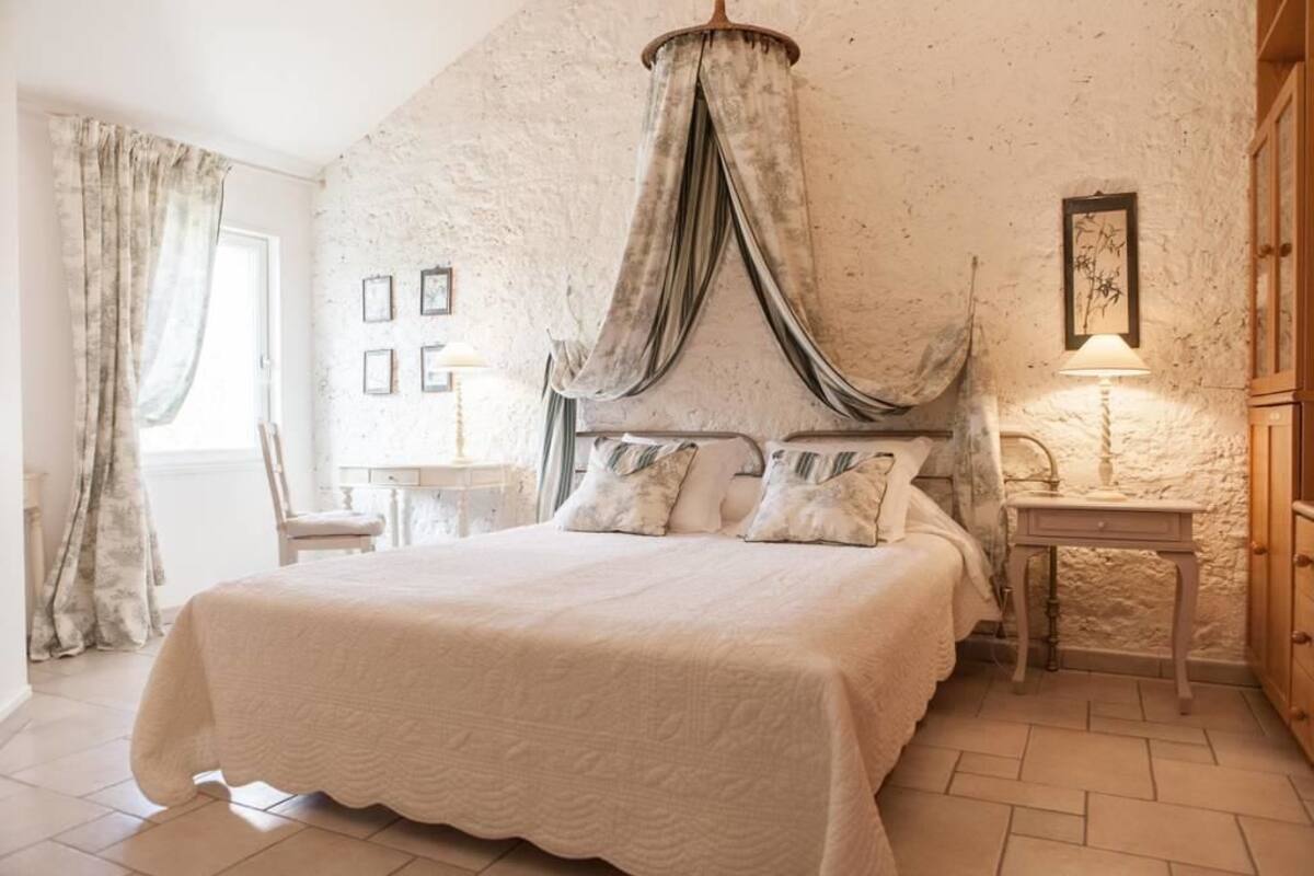 Kamer, 1 twee- of 2 eenpersoonsbedden (Pigeonnier) | 1 slaapkamer, individueel gedecoreerd, individueel gemeubileerd