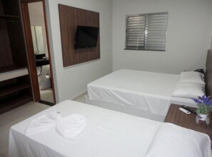 Minibar, bureau, Wi-Fi gratuit, draps fournis