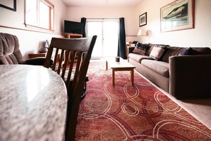 TV - Apartment Dolphin House (Haines)