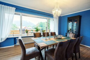 Repas dans la chambre