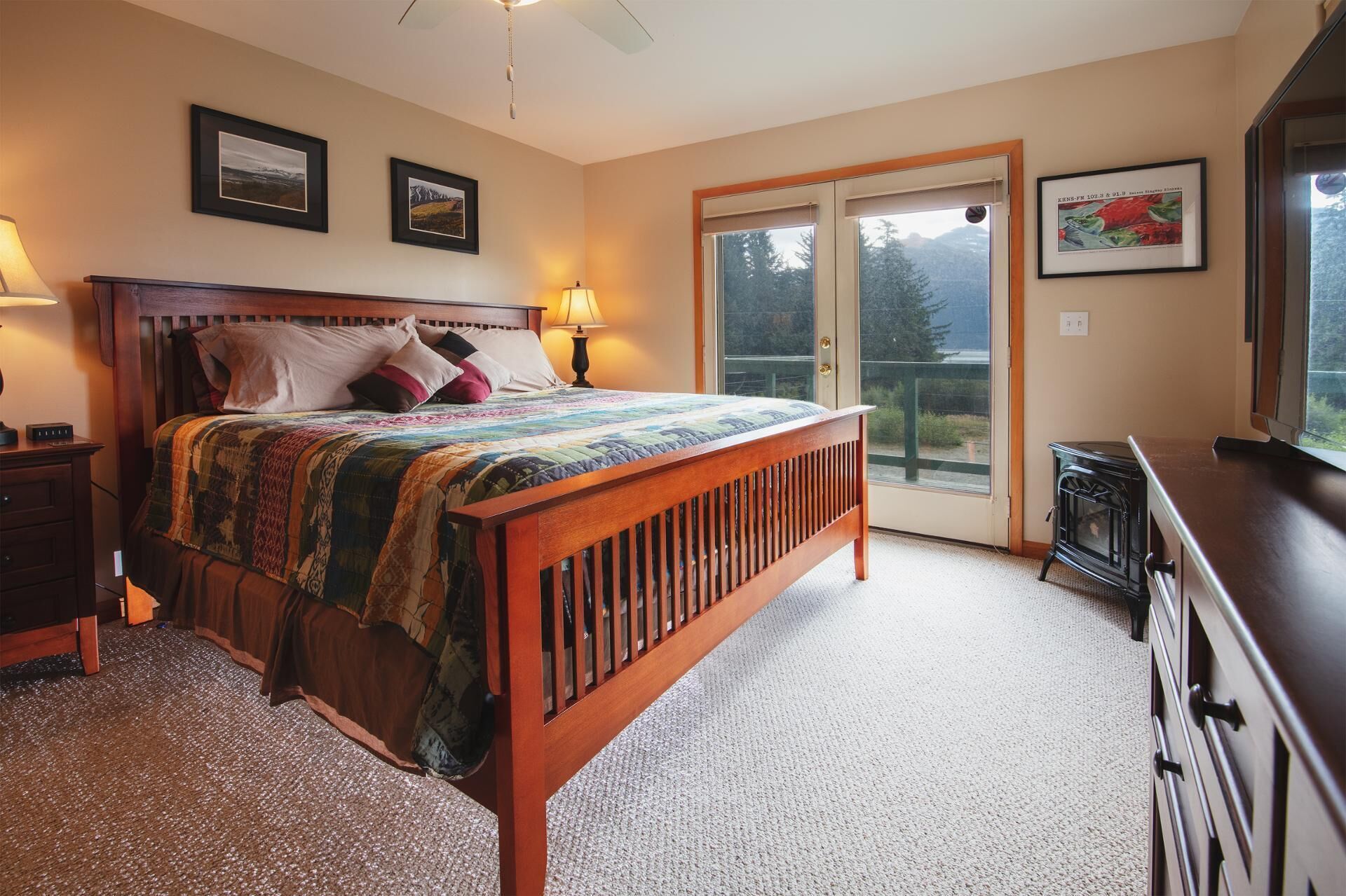 3 bedrooms, iron/ironing board, internet, bed sheets