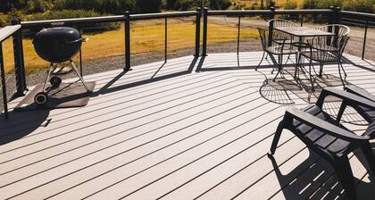 Upea kaksikerroksinen koti näkymä Lynn-kanavalle. 3 makuuhuonetta, 2 kylpyhuonetta, täysin kalustettu monien kanssa