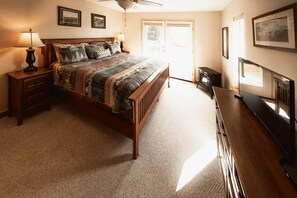 3 bedrooms, iron/ironing board, internet, bed sheets - Dolphin House (Haines)