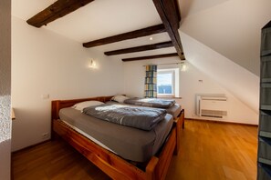 7 bedrooms, iron/ironing board, travel cot, free WiFi