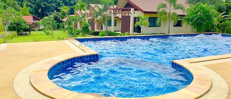 Piscine extérieure