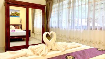 1 bedroom, in-room safe, WiFi, bed sheets