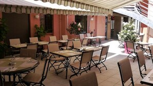Unclassified image, 2 of 21, button - Hostellerie du Forez (Saint-Galmier)