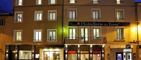 Façade de l’hébergement - soirée/nuit