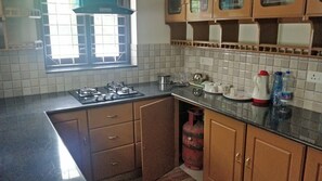 Fridge, stovetop, coffee/tea maker, electric kettle