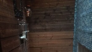 Standard Room, Terrace | Bathroom shower - Sejour zen, SPA sous le soleil ou les etoiles (Vauvert)