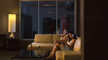 2 bars/lounges, poolside bar