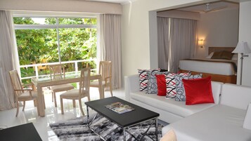 In-room safe, desk, iron/ironing board, free WiFi