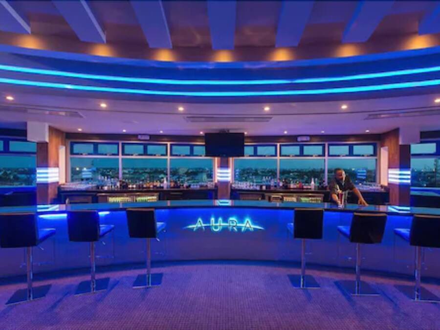 2 bares/lounges, bar ao lado da piscina