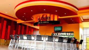 2 bars/lounges, poolside bar