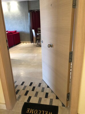 المنشأة من الداخل