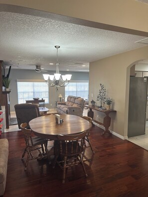 Interior -  3/ 2 kid friendly home, only minutes to Legoland. (Winter Haven)