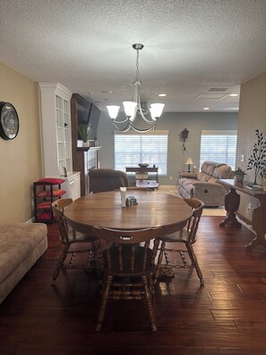 Interior -  3/ 2 kid friendly home, only minutes to Legoland. (Winter Haven)