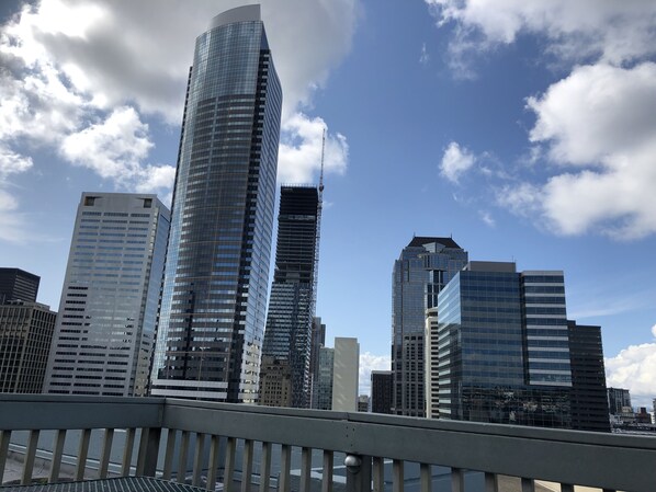 المنطقة المحيطة بالمنشأة