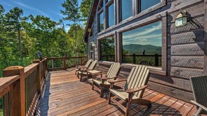 Terrace/patio - Candlestick Cabin - Mountain View | Outdoor Living with Fireplace | Hot Tub (Epworth)