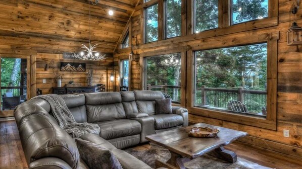 TV, fireplace, video games, DVD player - Candlestick Cabin - Mountain View | Outdoor Living with Fireplace | Hot Tub (Epworth)