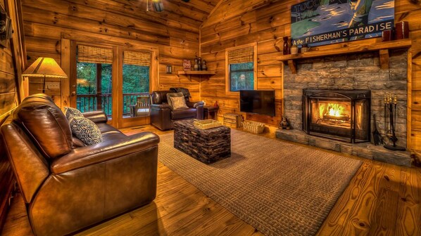 Smart TV, fireplace, DVD player