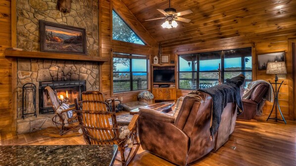 電視、壁爐、電子遊戲