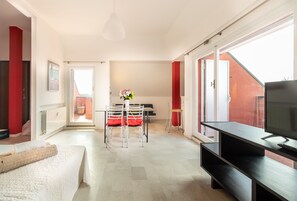 Appartement, 2 slaapkamers | Een strijkplank/strijkijzer, gratis wifi, beddengoed