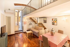 Nhà Duplex, 1 phòng ngủ | Khu phòng khách