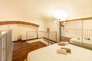 Nhà Duplex, 1 phòng ngủ | Bàn ủi/dụng cụ ủi quần áo, truy cập Internet không dây miễn phí 