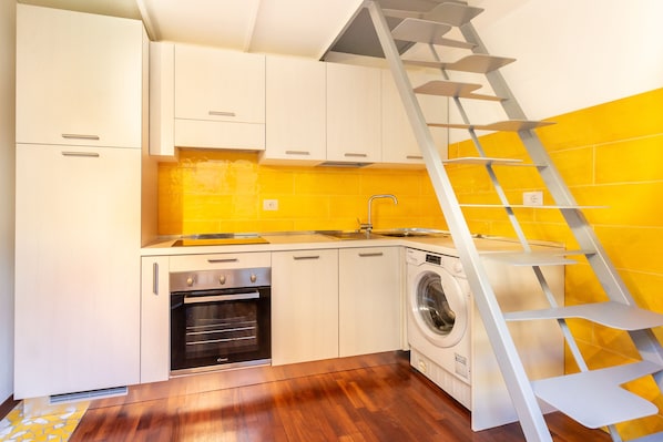 Nhà Duplex, 1 phòng ngủ | Bếp riêng | Tủ lạnh, lò nướng, bếp nấu, dụng cụ nấu nướng/bát dĩa/dao nĩa 