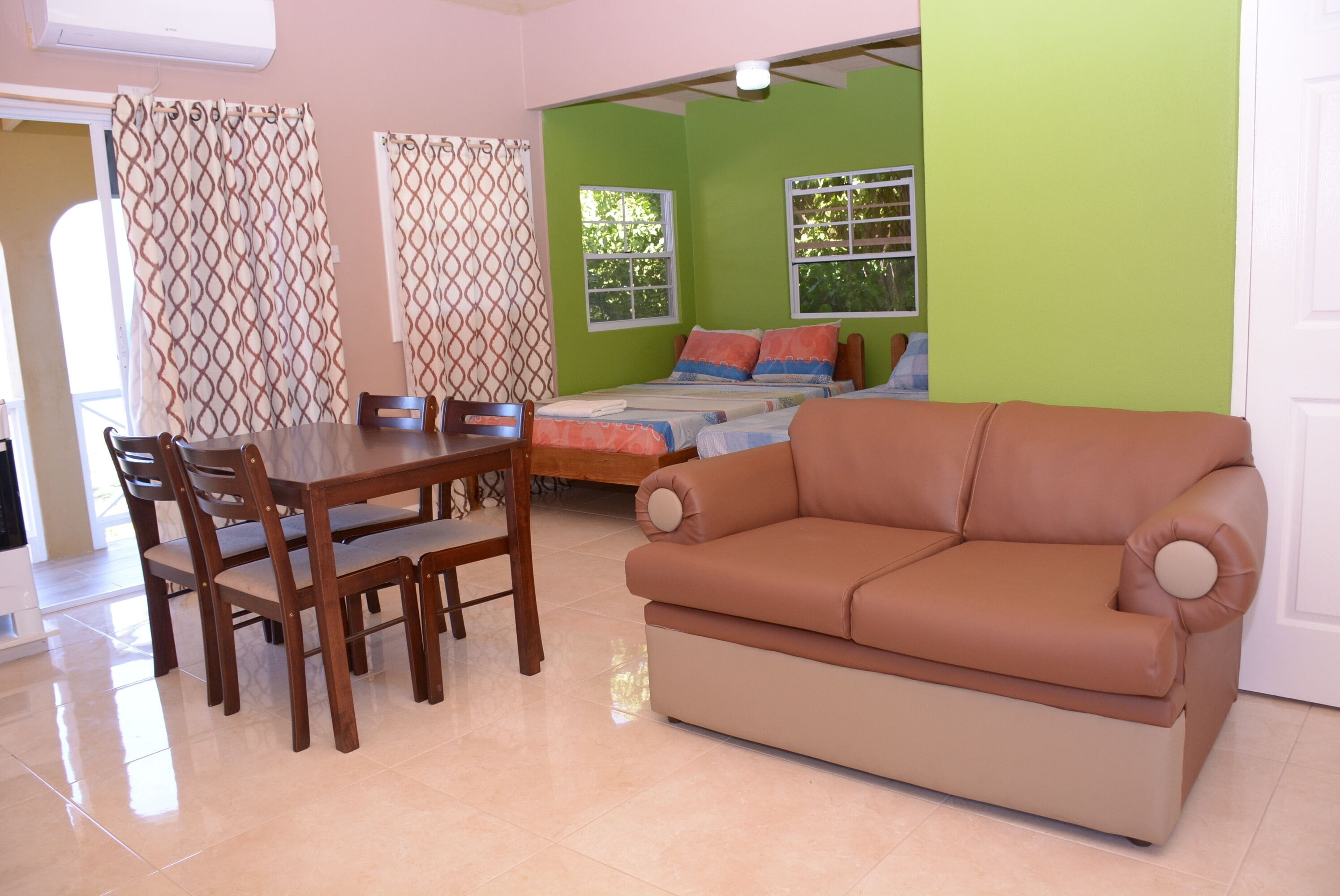 Kamar Double Panorama | Area keluarga | Smart TV