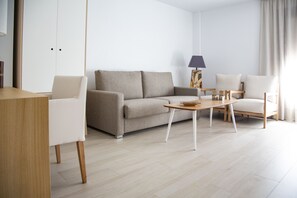 Basic Studio, Terrace | Individually decorated, soundproofing, free WiFi, bed sheets - La Roka - Adults Only (Salobreña)