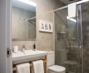 Shower, hair dryer, towels, soap - La Roka - Adults Only (Salobreña)