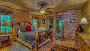 4 slaapkamers, een strijkplank/strijkijzer, gratis wifi, beddengoed