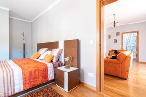 2 makuuhuonetta, silitysrauta/-lauta, ilmainen Wi-Fi, vuodevaatteet