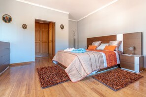 2 quartos, ferros/tábuas de passar roupa, Wi-Fi de cortesia