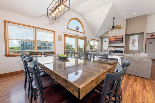 Semi- Oceanfront Home , Elevator, Theater & Game Room,  Heated Pool & Hot Tub