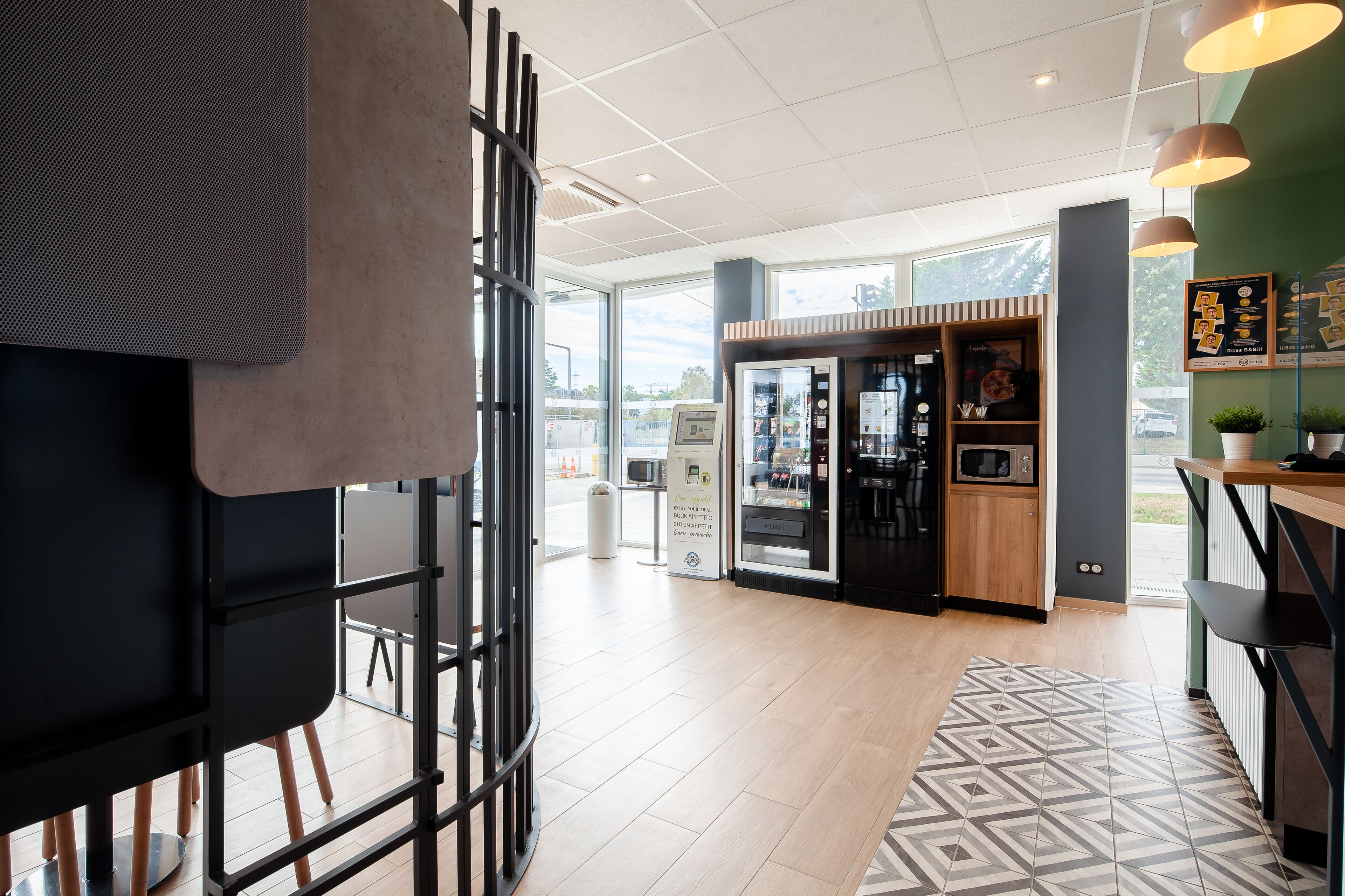 Photo - B&B HOTEL Massy Gare TGV