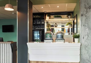 Bar (on property) - B&B HOTEL MASSY Gare TGV (Massy)