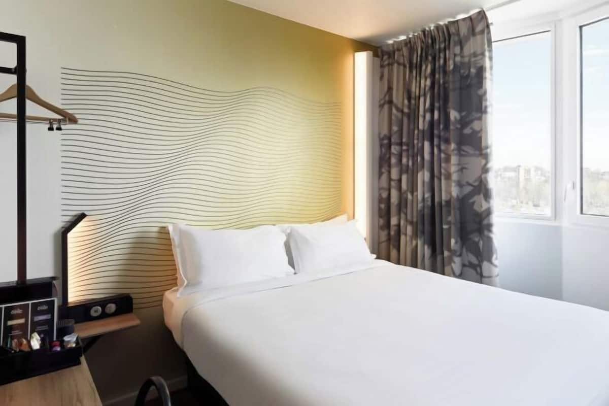 Desk, soundproofing, bed sheets