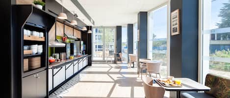 Petit déjeuner buffet servi tous les jours en supplément