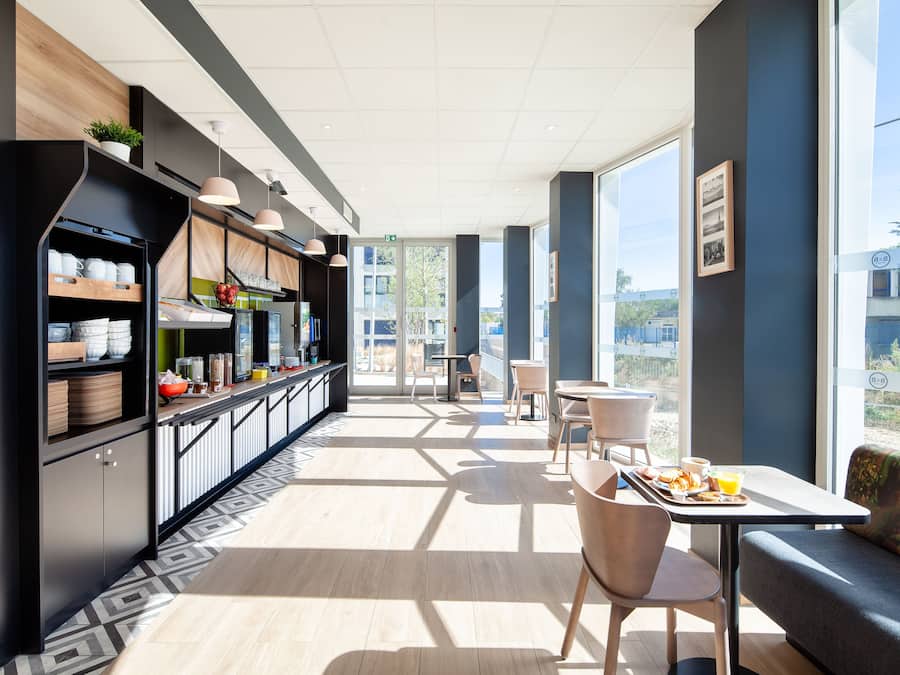 Daily buffet breakfast for a fee