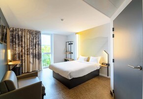 Double Room, Mobility Accessible | Desk, blackout drapes, soundproofing, free WiFi