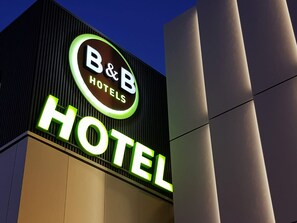 A B&B Hotels sign with a prominent 'HOTEL' sign below it.