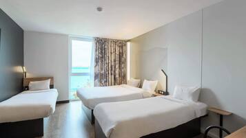 Bureau, rideaux occultants, chambres insonorisées, Wi-Fi gratuit