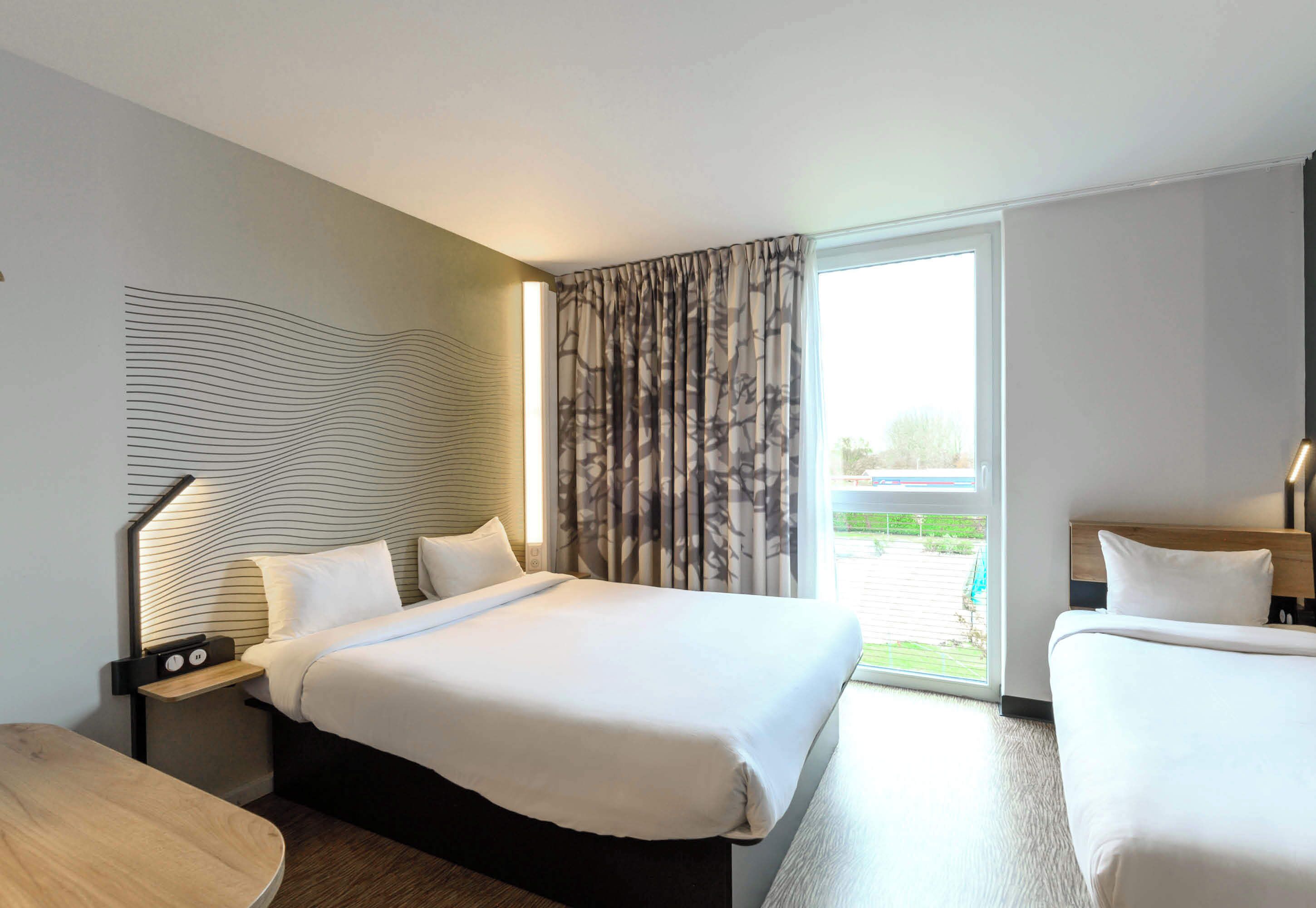 triple room | 1 bedroom, desk, blackout curtains, soundproofing