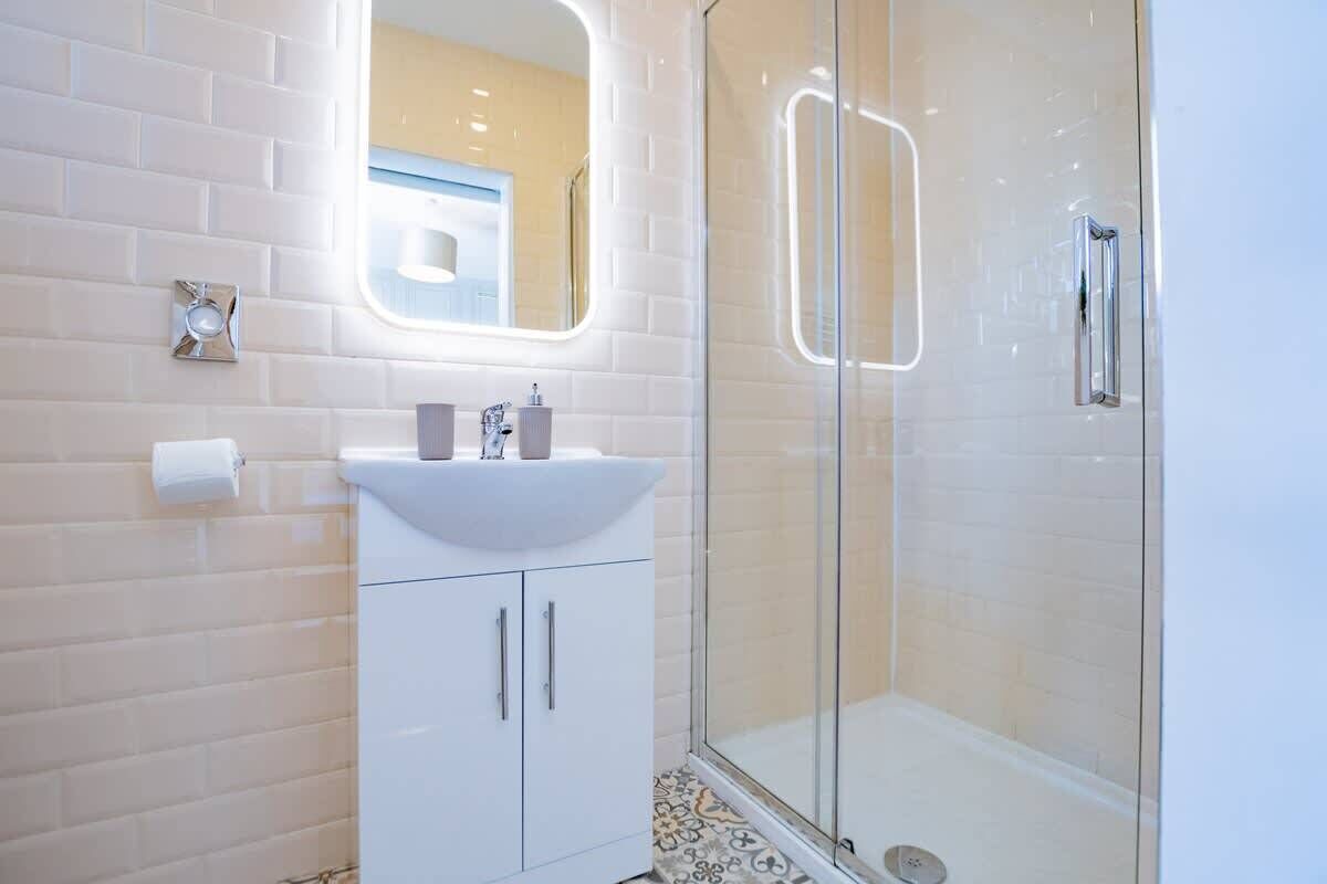 Bruser, hårtørrer, håndklæder