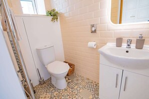 淋浴设施、吹风机、毛巾